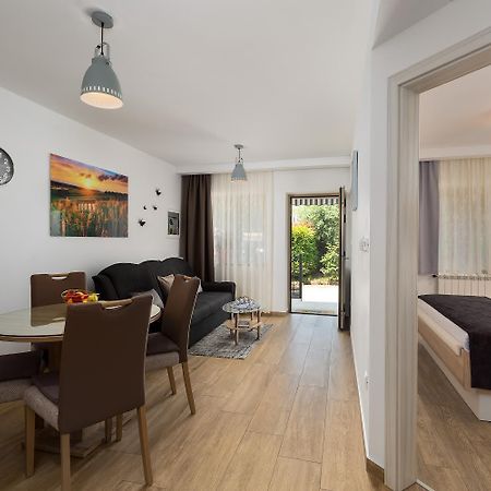 Apartman Angolo Verde Vizinada Exterior photo